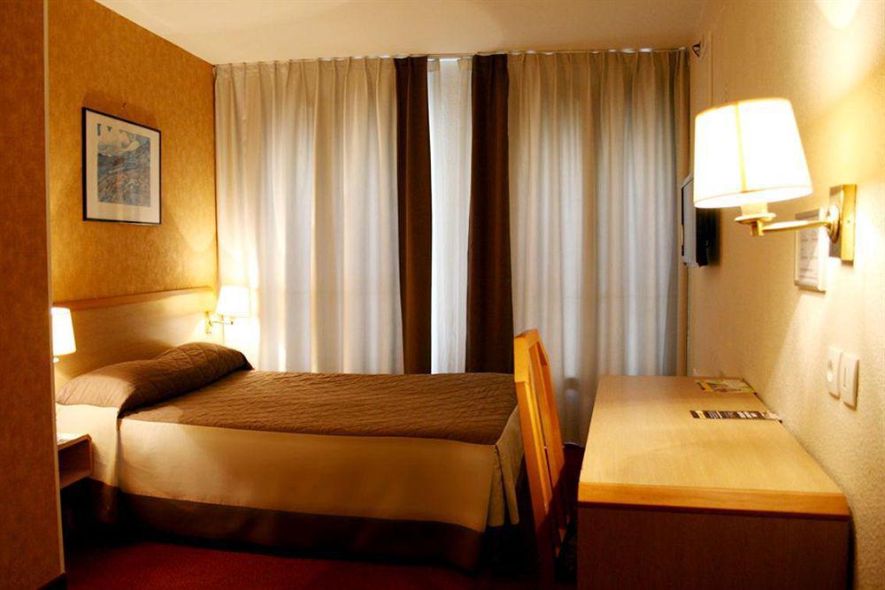 Best Western Le Montmartre - Saint Pierre Paris Room photo